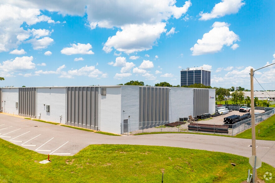 9700-9704 Solar Dr, Tampa, FL for lease - Building Photo - Image 2 of 14