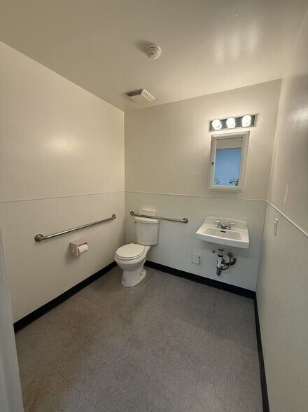 110-180 Mountain Ave, Upland, CA à louer - Photo du bâtiment - Image 3 de 9