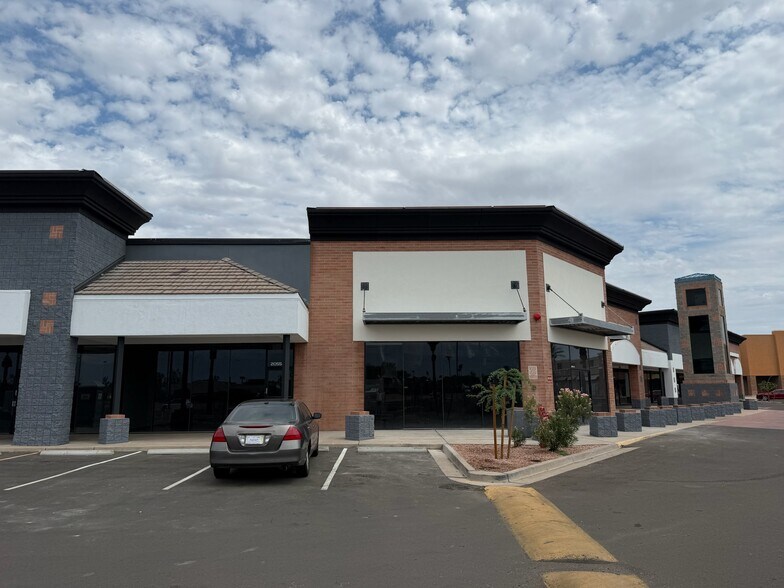 2055 N Alma School Rd, Chandler, AZ à louer - Photo du bâtiment - Image 3 de 48