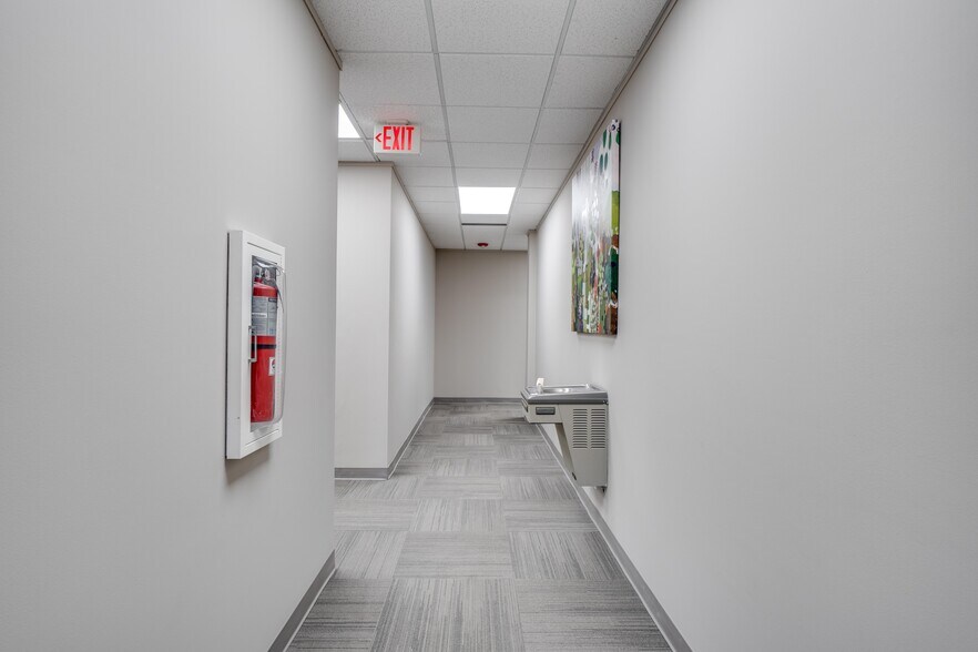 4901 Glenwood Ave, Raleigh, NC à louer - Photo intérieure - Image 2 de 8