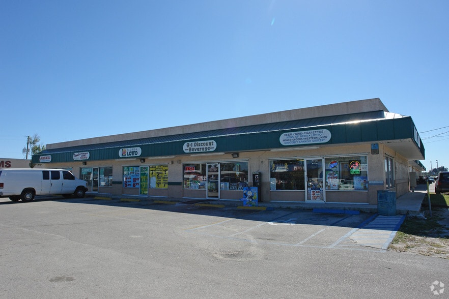 464-494 SE Monterey Rd, Stuart, FL for lease - Primary Photo - Image 1 of 7