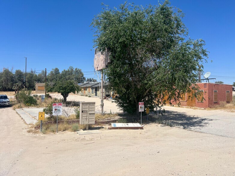 17742 D St, Victorville, CA à vendre - Photo du bâtiment - Image 2 de 15