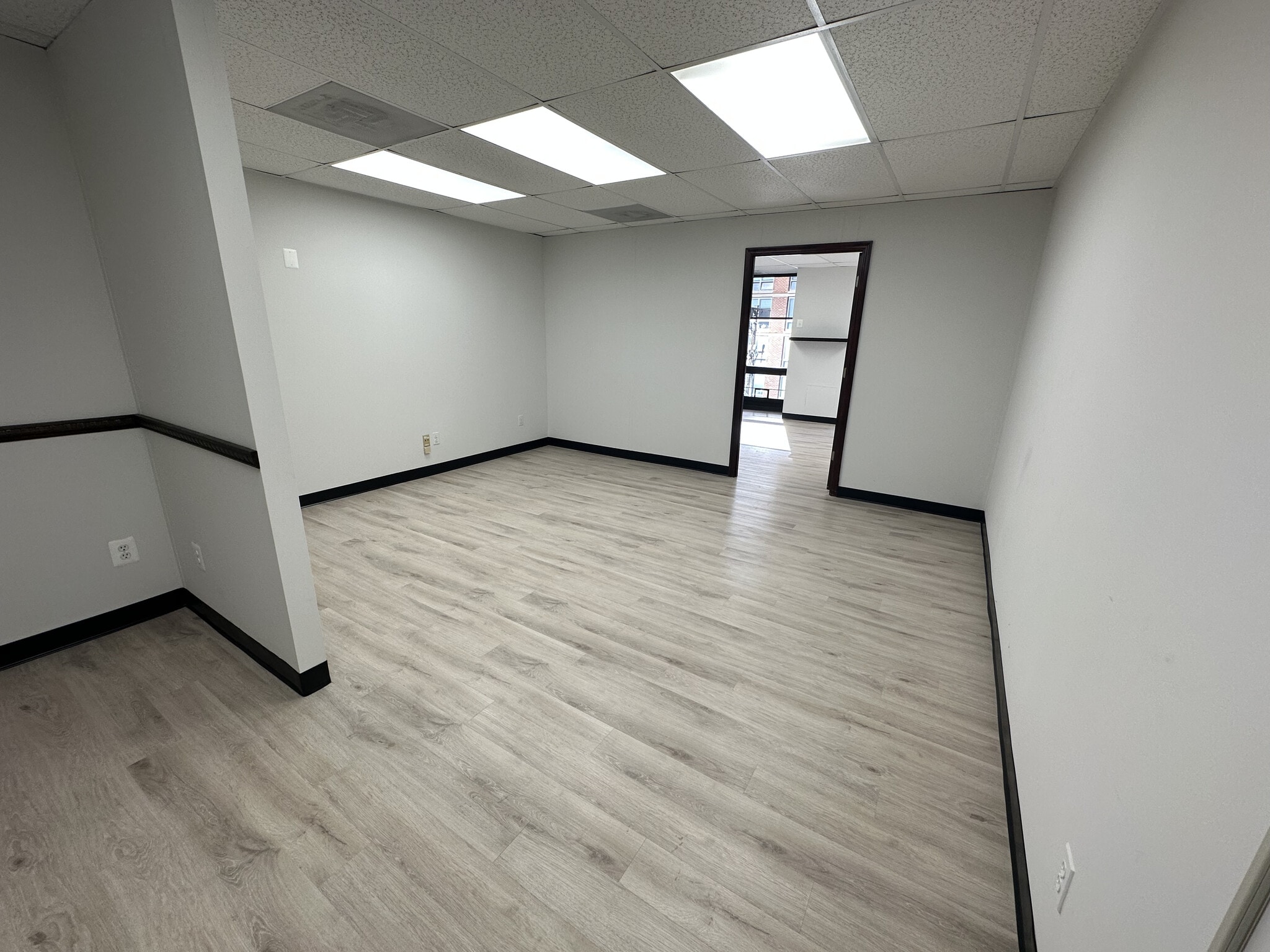 8730 Georgia Ave, Silver Spring, MD for lease Interior Photo- Image 1 of 8
