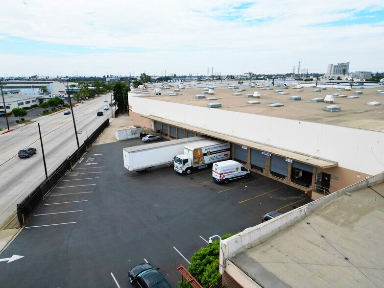 6541 E Washington Blvd, Commerce, CA à louer - Photo du bâtiment - Image 2 de 32