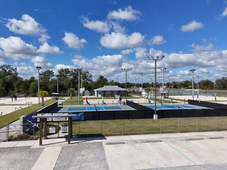 1311 E McNeese St, Lake Charles, LA à vendre - Photo du bâtiment - Image 2 de 8