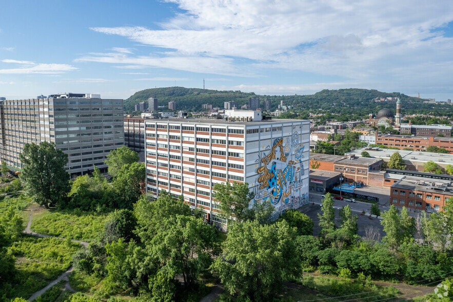 5605 Av De Gaspé, Montréal, QC for lease - Aerial - Image 2 of 6
