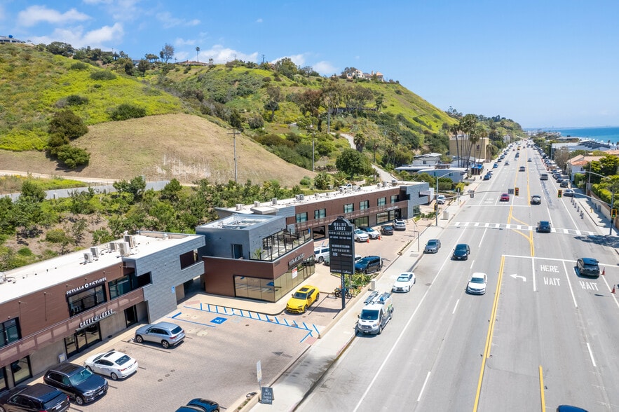 22333 Pacific Coast Hwy, Malibu, CA for lease - Building Photo - Image 2 of 10