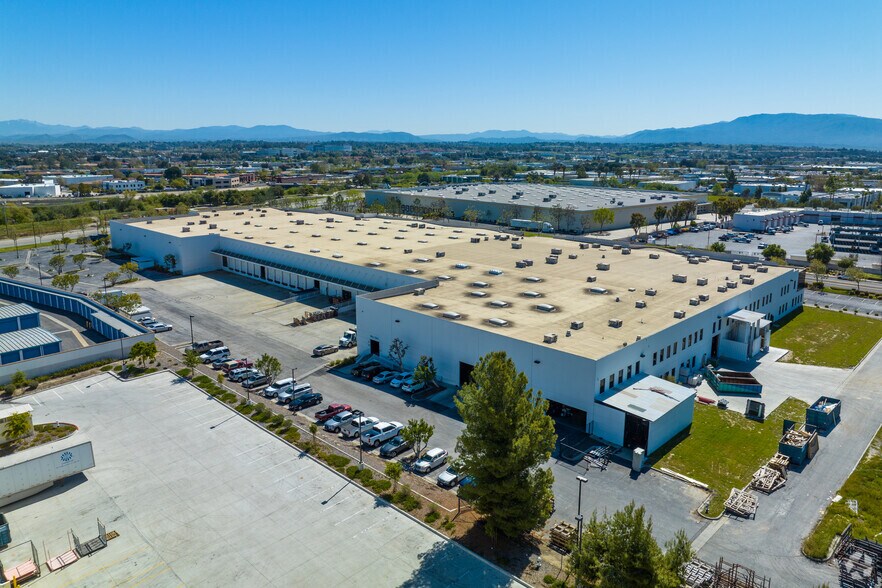 41995 Zevo Dr, Temecula, CA à louer - Photo du bâtiment - Image 3 de 6