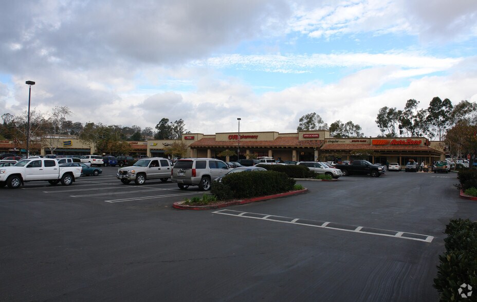 1081-1139 S Mission Rd, Fallbrook, CA à louer - Photo du bâtiment - Image 3 de 9