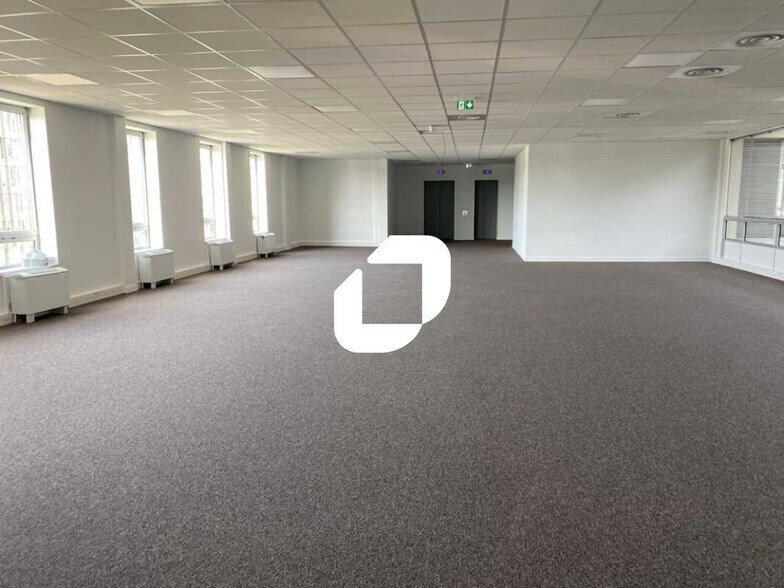 Office in Cergy for lease - Interior Photo - Image 2 of 10