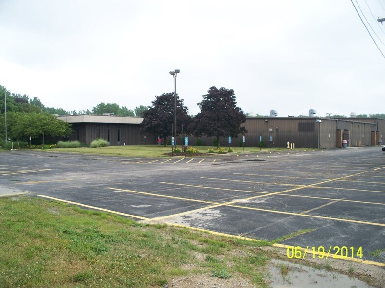 Medical Technology Testing Lab, World HQ portefeuille de 2 propriétés à vendre sur LoopNet.ca - Photo principale - Image 2 de 2