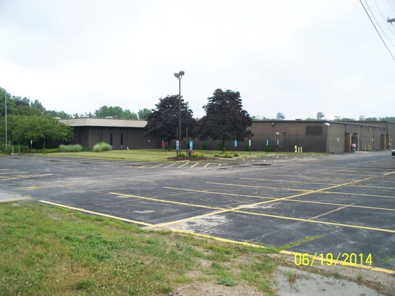 Medical Technology Testing Lab, World HQ portfolio of 2 properties for sale on LoopNet.ca - Primary Photo - Image 2 of 2