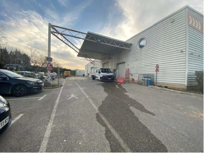 Flex in Aix-en-Provence for lease - Building Photo - Image 3 of 8