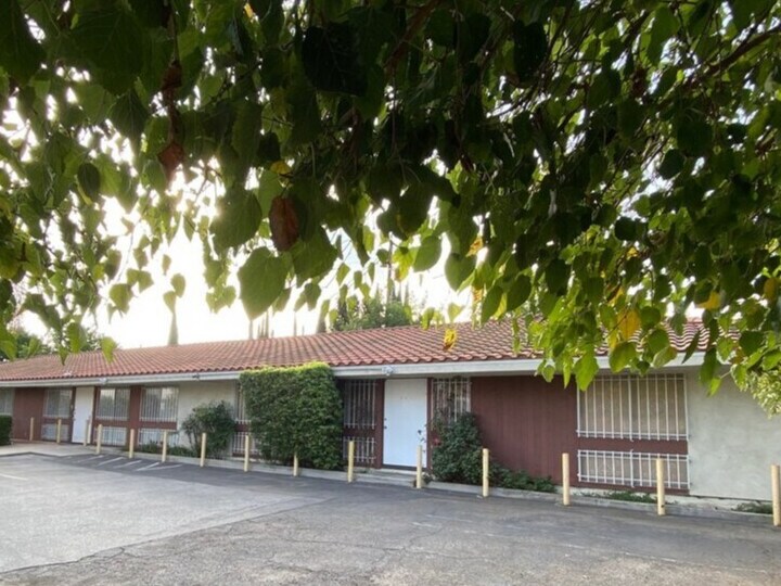 7771 Stanton Ave, Buena Park, CA à vendre - Photo du bâtiment - Image 1 de 3