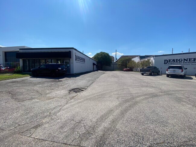 More details for 2 Buildings on Richmond Ave – Retail for Sale, Houston, TX