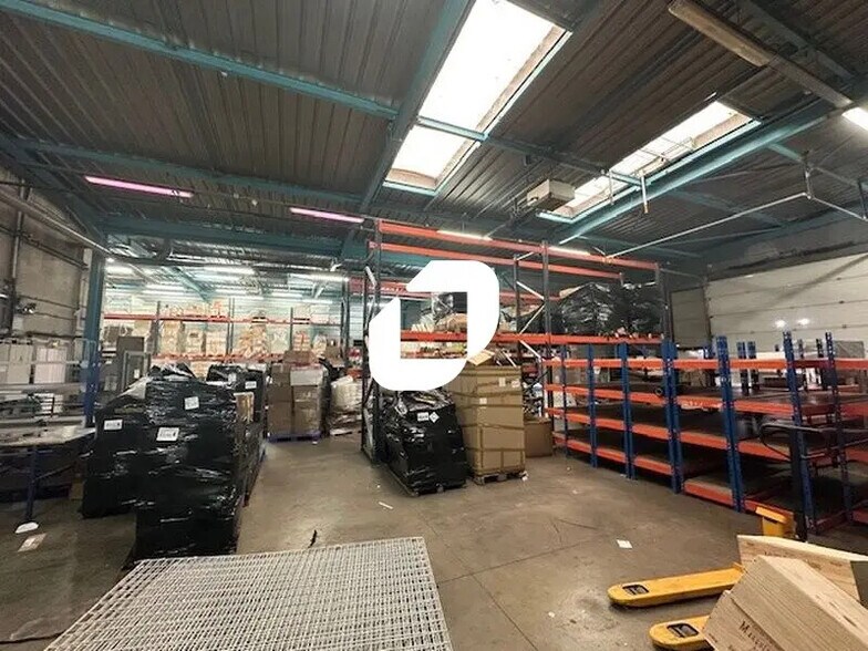 Rue De La Belle Borne, Tremblay-en-France for lease - Interior Photo - Image 3 of 9