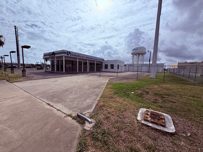 2201 Gollihar Rd, Corpus Christi, TX à vendre - Photo du bâtiment - Image 2 de 7