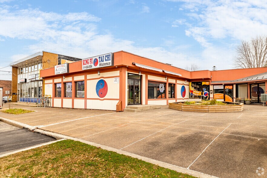 19 Rue Centre Commercial, Montréal, QC à louer - Photo du bâtiment - Image 3 de 23