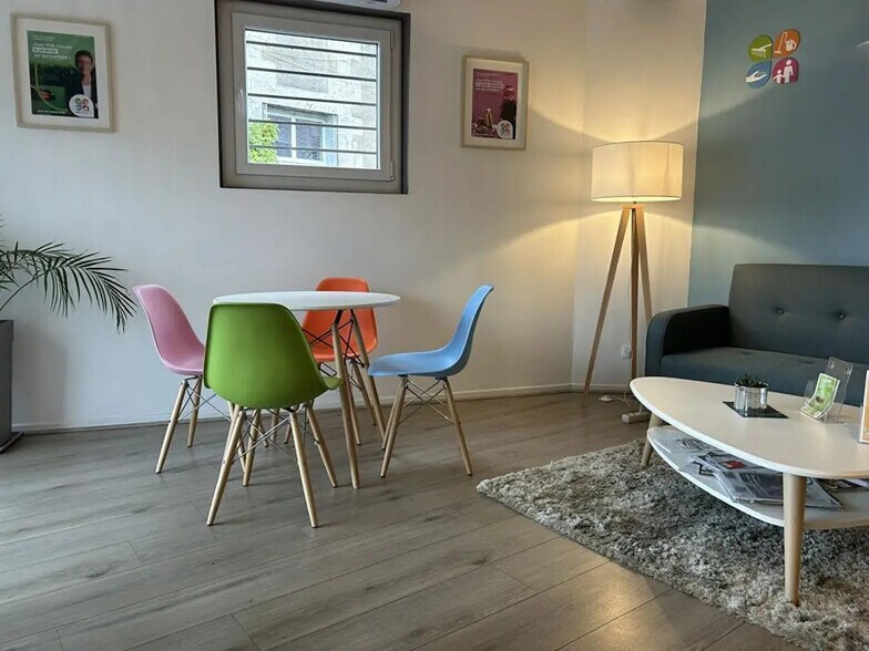 Retail in Clermont-Ferrand for lease - Building Photo - Image 3 of 9