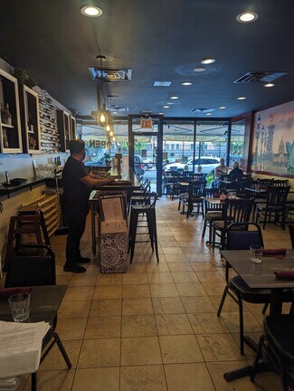 Plus de détails pour 854 Amsterdam Ave, New York, NY - Commerce de détail à louer