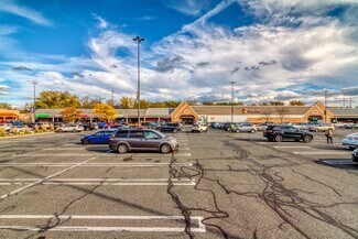 Plus de détails pour 660 Merrill Rd, Pittsfield, MA - Commerce de détail à louer