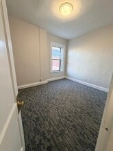 47-61 Langley Rd, Newton, MA à louer Photo intérieure- Image 1 de 7