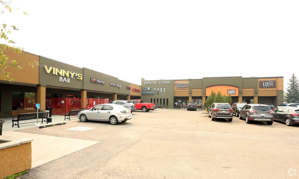 805 Saddleback Rd NW, Edmonton, AB à louer - Photo du bâtiment - Image 2 de 4