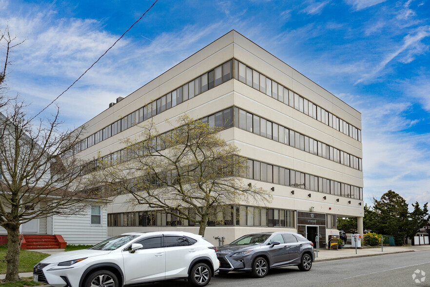 10 5th St, Valley Stream, NY for lease - Building Photo - Image 2 of 4