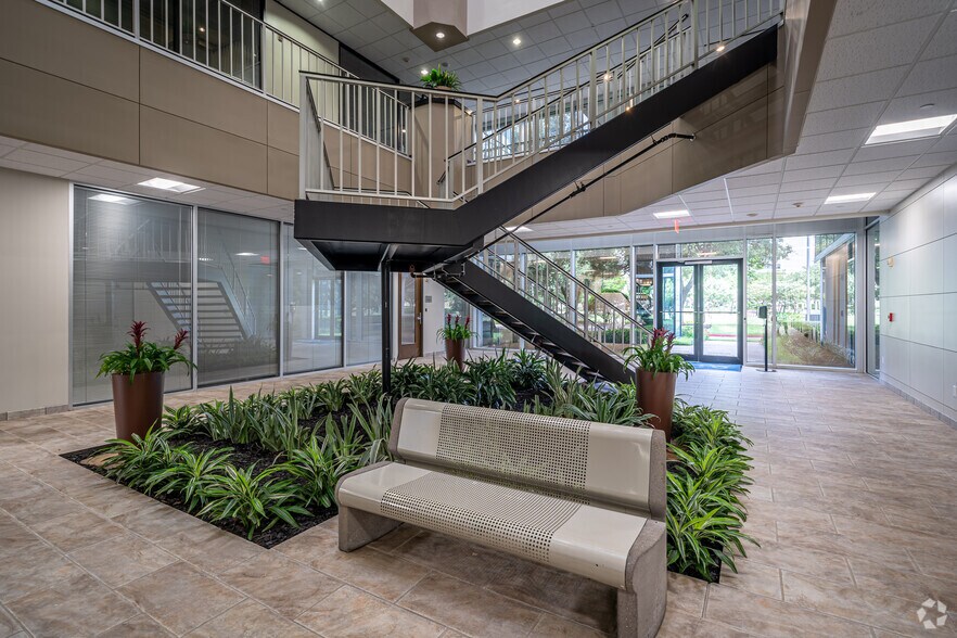2929 Briarpark Dr, Houston, TX à louer - Hall d’entrée - Image 3 de 31