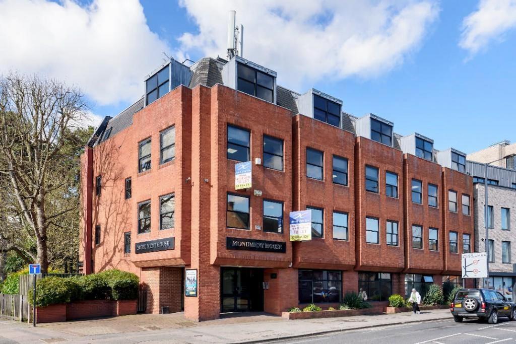 215 Marsh Rd, Pinner for lease Building Photo- Image 1 of 20