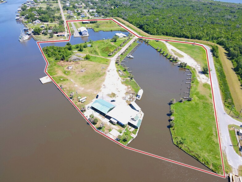 5057 Kenal Rd, Lafitte, LA à vendre - Photo du bâtiment - Image 2 de 19
