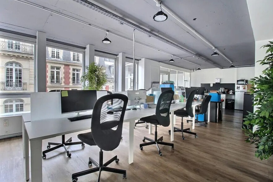 43-45 Rue De Naples, Paris for lease - Interior Photo - Image 2 of 13