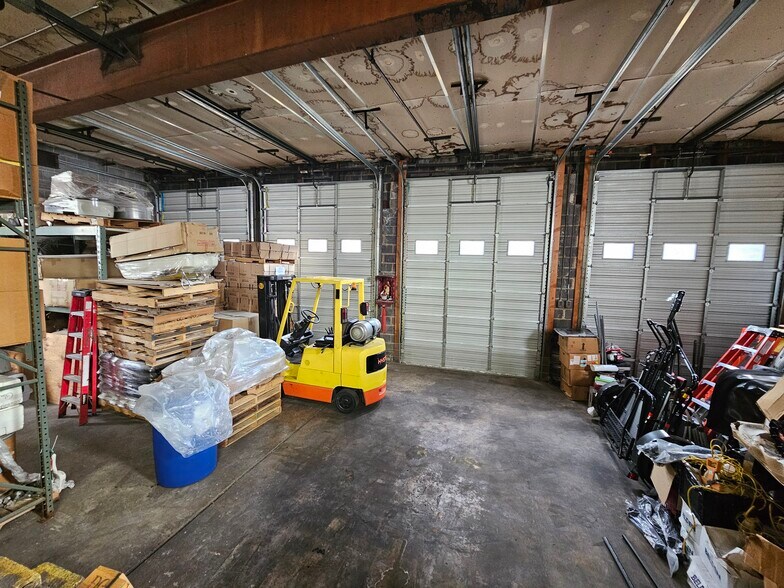 50 Springfield Ave, Springfield, NJ à louer - Photo du bâtiment - Image 3 de 9