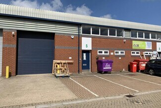 Plus de détails pour Southern Rd, Aylesbury - Industriel à louer