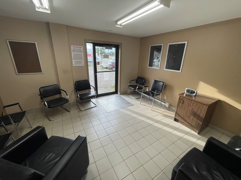 980 Av De Bourgogne, Québec, QC for lease - Interior Photo - Image 2 of 6