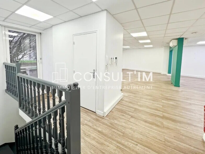 Office in Boulogne-Billancourt for lease - Building Photo - Image 3 of 9