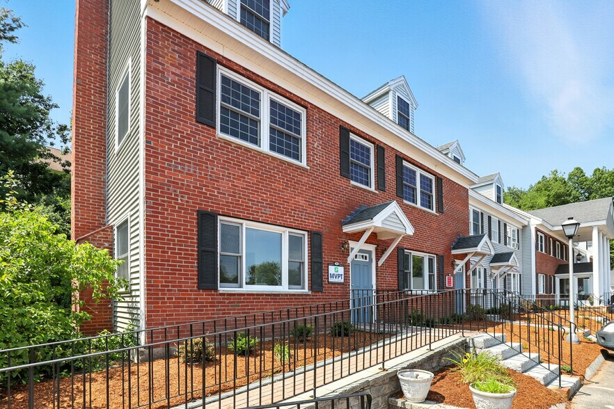 40 S River Rd, Bedford, NH à louer - Photo du bâtiment - Image 3 de 41