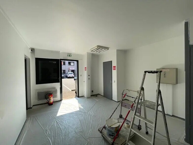 Flex in Villeurbanne for lease - Interior Photo - Image 2 of 6