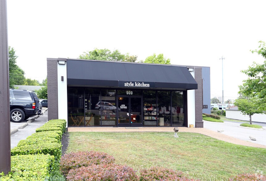 909 8th Ave S, Nashville, TN à louer - Photo du bâtiment - Image 2 de 4