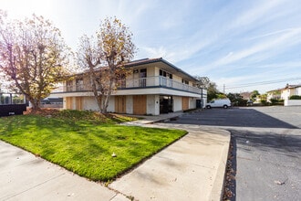 715 N Mountain Ave, Upland, CA à louer Photo intérieure- Image 2 de 19