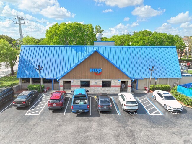 Plus de détails pour 6101 N University Dr, Fort Lauderdale, FL - Commerce de détail à vendre