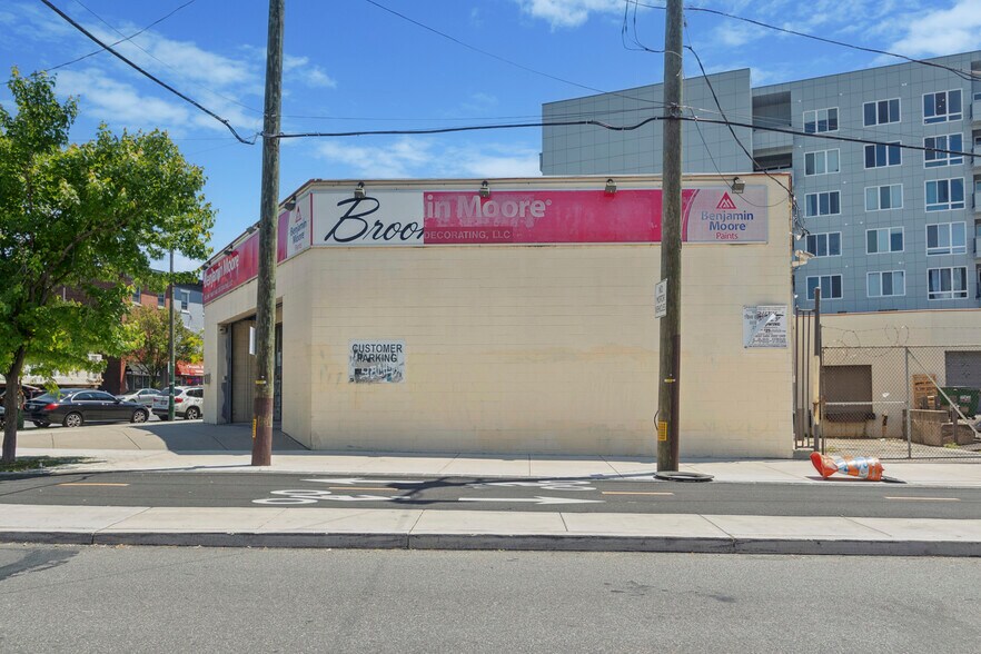 210 W Girard Ave, Philadelphia, PA à vendre - Photo du bâtiment - Image 2 de 16