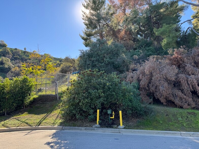 3 Ambar Dr, Woodland Hills, CA à vendre - Photo principale - Image 2 de 17