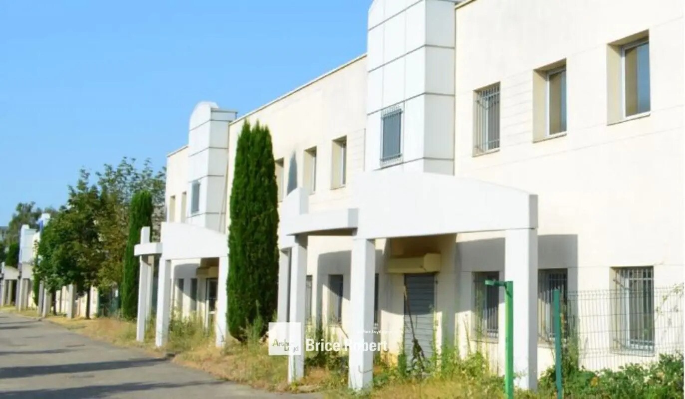 30 Rue Champ Dolin, Saint-Priest à vendre Photo du bâtiment- Image 1 de 15