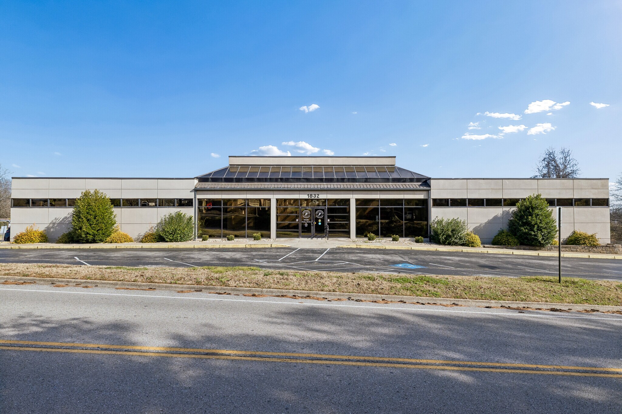 1832 Memorial Dr, Clarksville, TN for lease Primary Photo- Image 1 of 14