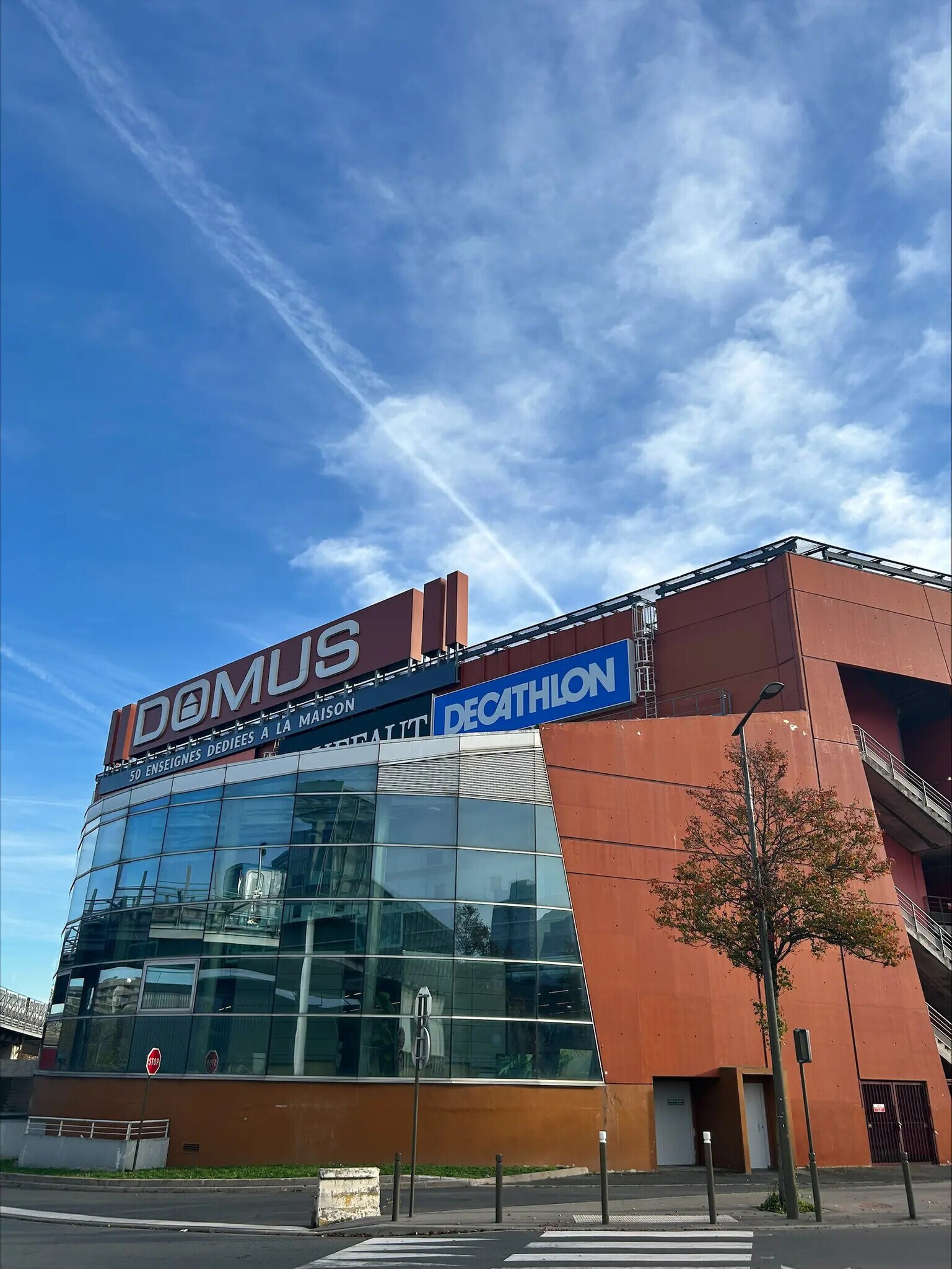 16 Rue De Lisbonne, Rosny-sous-Bois à louer Photo du bâtiment- Image 1 de 2