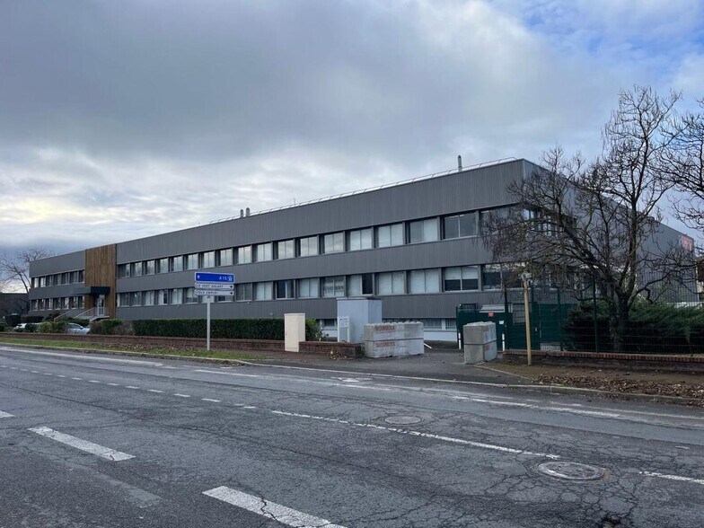 29 Avenue De L'Eguillette, SAINT-OUEN-L'AUMONE à louer - Photo du bâtiment - Image 1 de 13