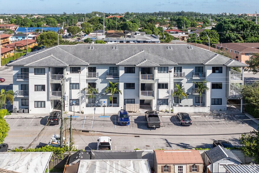 100 E 9th St, Hialeah, FL à vendre - Photo du bâtiment - Image 3 de 4