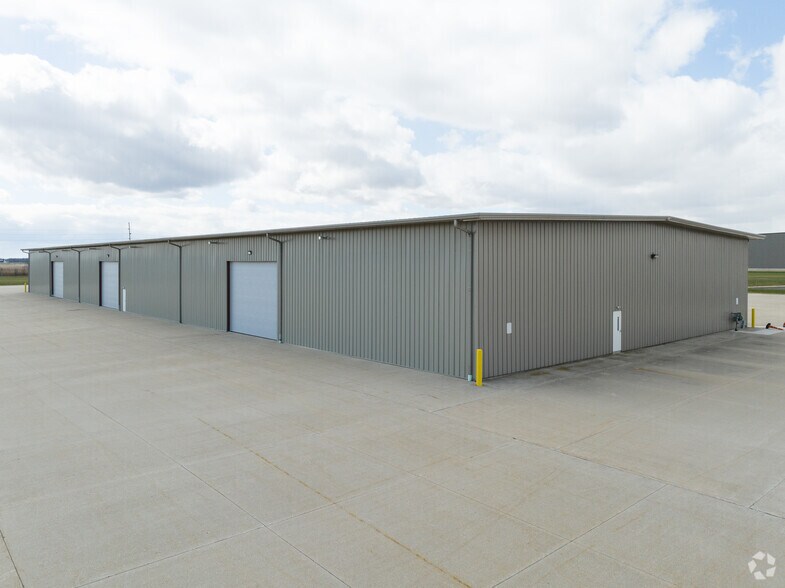 1101 E Lutz Rd, Archbold, OH à louer - Photo du bâtiment - Image 3 de 7