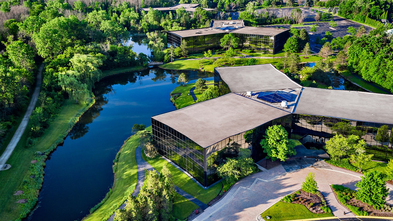 2333 Waukegan Rd, Bannockburn, IL for lease Primary Photo- Image 1 of 52